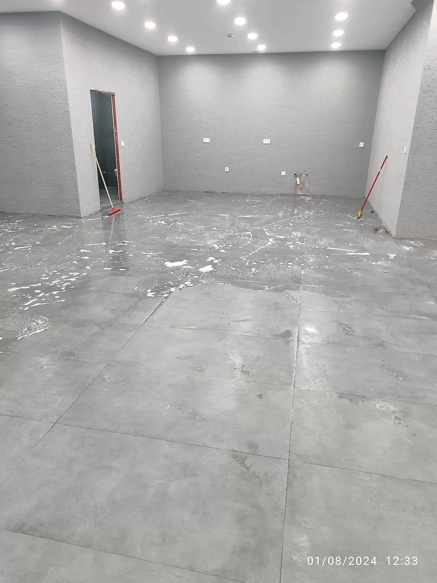 Öner Çatı olarak, İstanbul'da yıllardır çatı kaplama ve tamir hizmetleri sunuyoruz. Uzman ekibimiz ve kaliteli malzemelerimizle, her türlü çatı probleminize kalıcı çözümler üretiyoruz. Ahşap, kiremit gibi farklı çatı kaplama malzemelerindeki deneyimimizle, ev veya iş yerinizin çatısını en uygun şekilde koruyoruz.