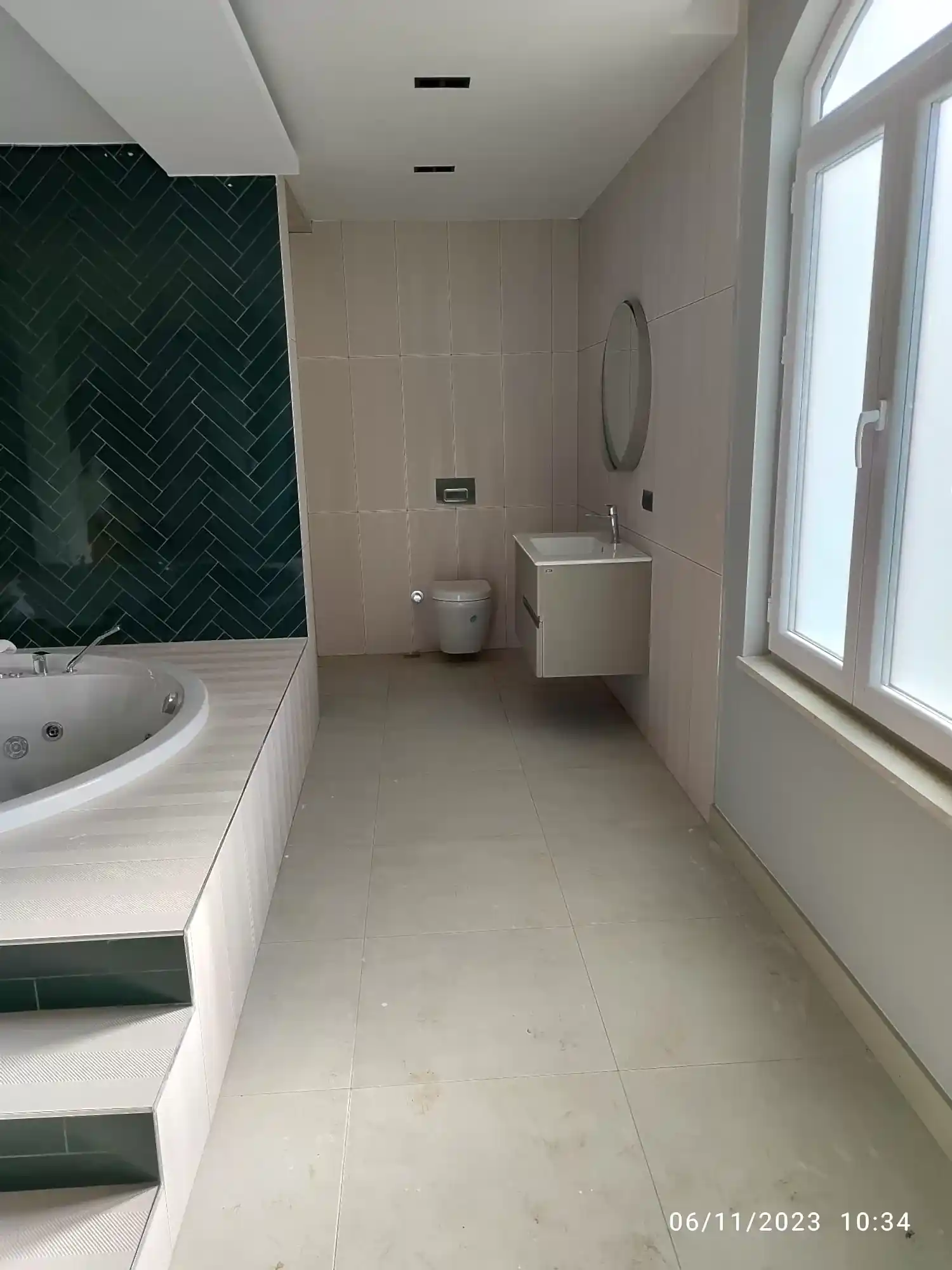 Öner Çatı olarak, İstanbul'da yıllardır çatı kaplama ve tamir hizmetleri sunuyoruz. Uzman ekibimiz ve kaliteli malzemelerimizle, her türlü çatı probleminize kalıcı çözümler üretiyoruz. Ahşap, kiremit gibi farklı çatı kaplama malzemelerindeki deneyimimizle, ev veya iş yerinizin çatısını en uygun şekilde koruyoruz.